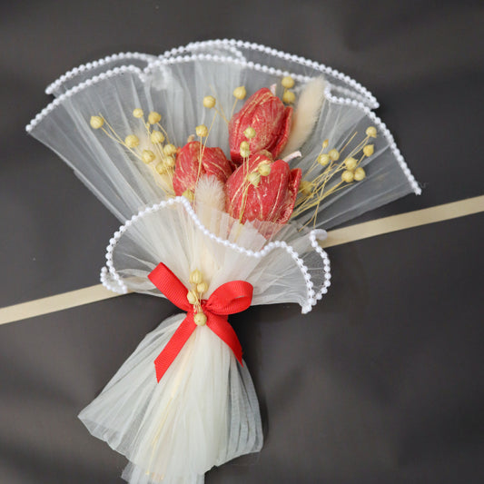 Scarlet Whisper Bloom – Handcrafted Floral Candle Bouquet