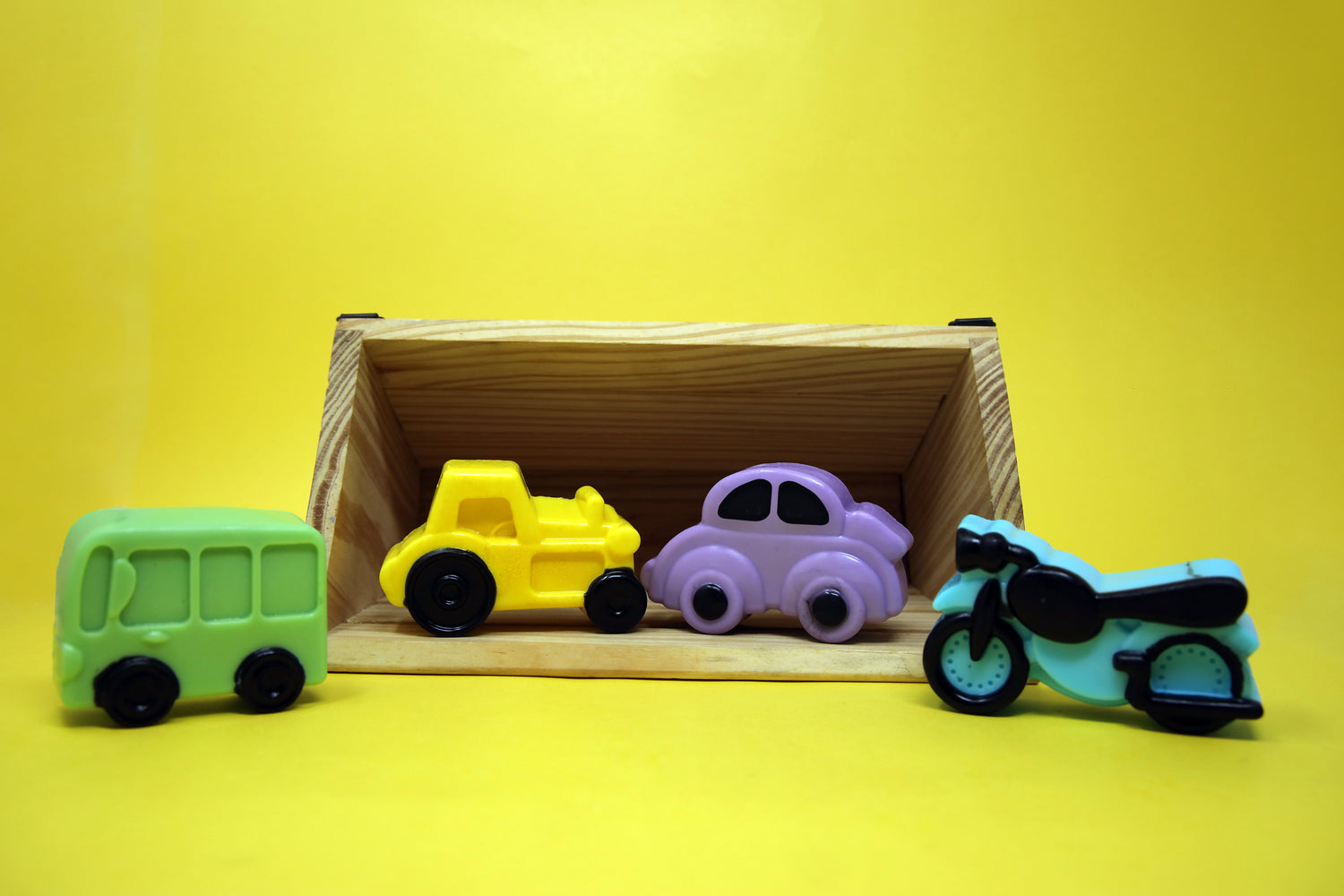 Sage & Herbs Kids Vehicles Soap Set – Natural Goat Milk & Shea Butter Bath Treats (Set of 4) 600g