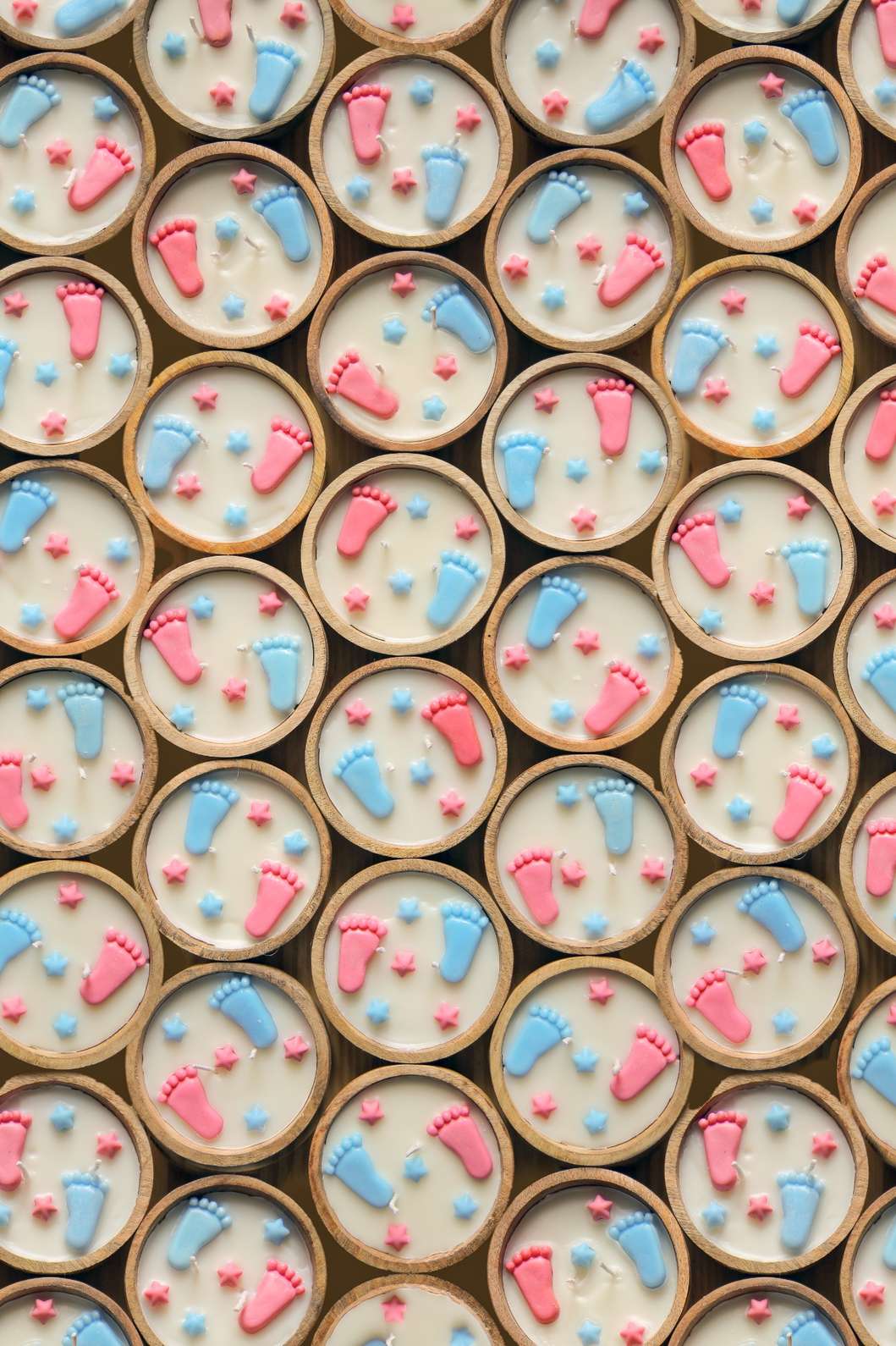 Baby Feet Candle: Handcrafted Soy Wax Scented Candle for Baby Showers & Home Decor (130g)